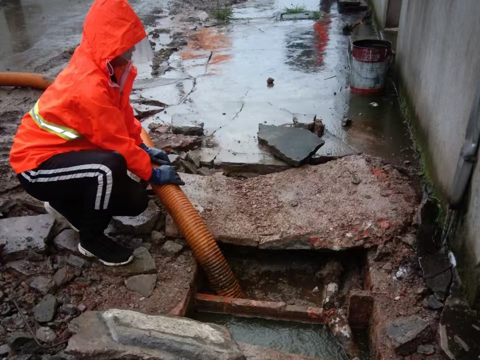 沁县专业清理污水池 炜誉市政以规范流程守护城市 “肠道”