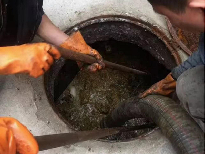 沁县清理化粪池时如何避免沼气的危害?